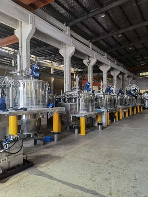 Centrifugadores inferiores Saco-puxando do controle do PLC da descarga do raspador da tensão opcional para substâncias farmacêuticas