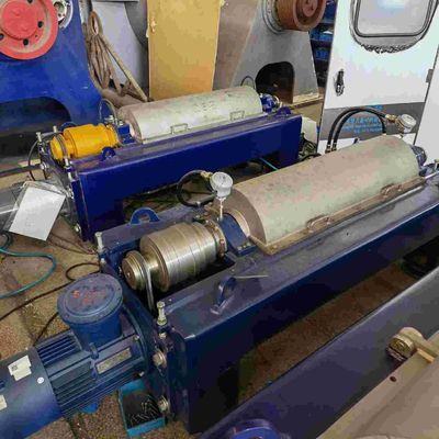 Centrifugador duplo de limpeza do filtro do aço 2205 da fase da separação líquida contínua do esclarecimento do alcatrão do rolo de LW 110kw