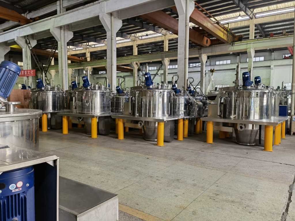 Centrifugadores inferiores Saco-puxando do controle do PLC da descarga do raspador da tensão opcional para substâncias farmacêuticas